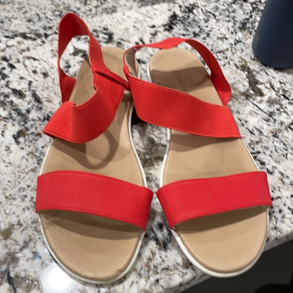 Aerosols elastic sandals